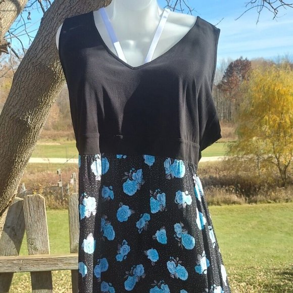 TORRID 6 Roses with Rose Petal Speckles Midi Dress - Plus Size US 30 - Picture 2 of 8